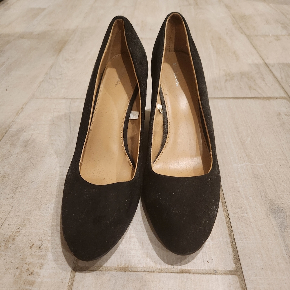 Black wedge heels